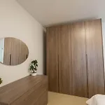 Cozy Living 2 Bedroom Walk To Sea *