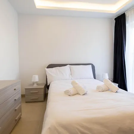 Spacious 2 Bedroom *
