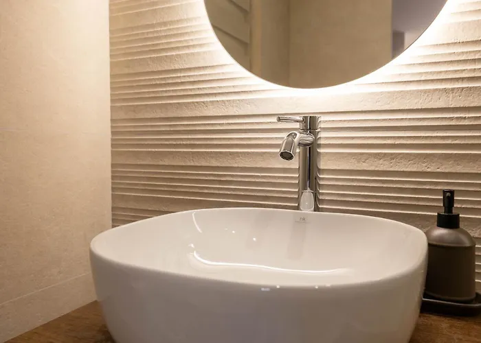 Cozy Living 2 Bedroom Walk To Sea *