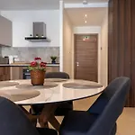 Cozy Living 2 Bedroom Walk To Sea * 세인트폴스베이