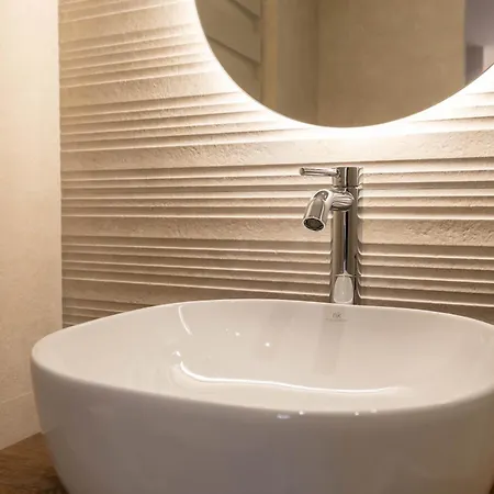 Spacious 2 Bedroom *