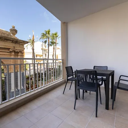 Apartment Spacious 2 Bedroom *