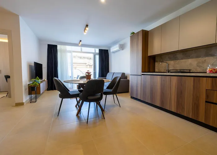 Spacious 2 Bedroom Apartament