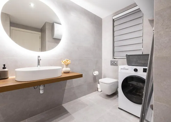 Spacious 2 Bedroom *