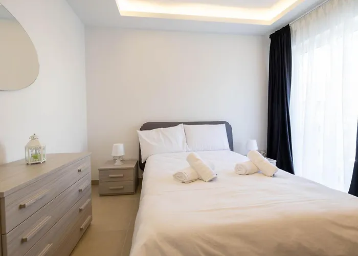 Spacious 2 Bedroom *