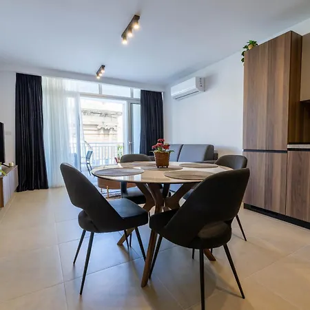 Apartment Spacious 2 Bedroom
