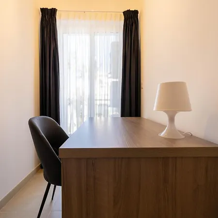 Spacious 2 Bedroom Lägenhet