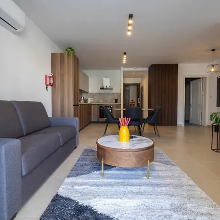 Apartment Spacious 2 Bedroom *